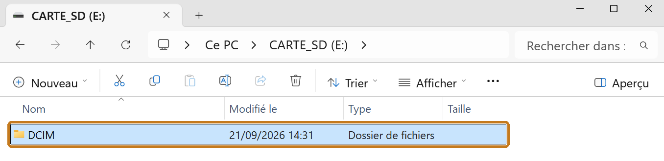 Le contenu de la carte mémoire, avec le dossier DCIM mis en évidence
