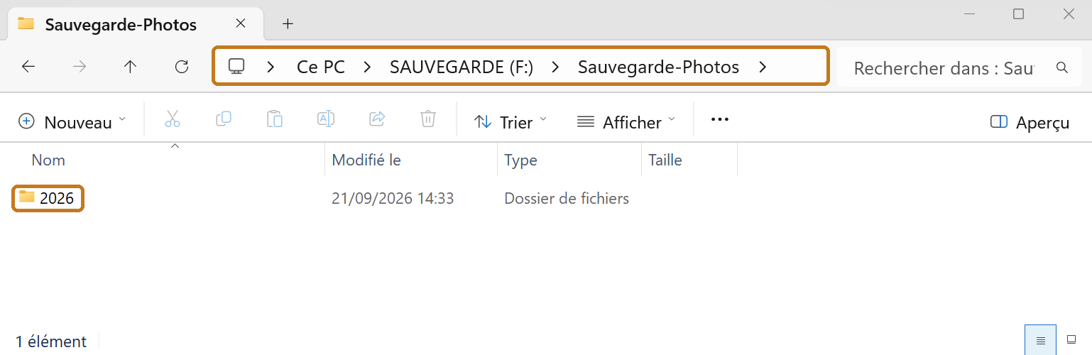 Le disque externe SAUVEGARDE (F:) contenant le dossier Sauvegarde-Photos et, dedans, le dossier 2026